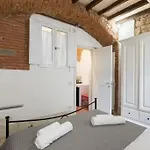 F2 - Santa Croce One Bedroom Flat 2 To 4 Guests