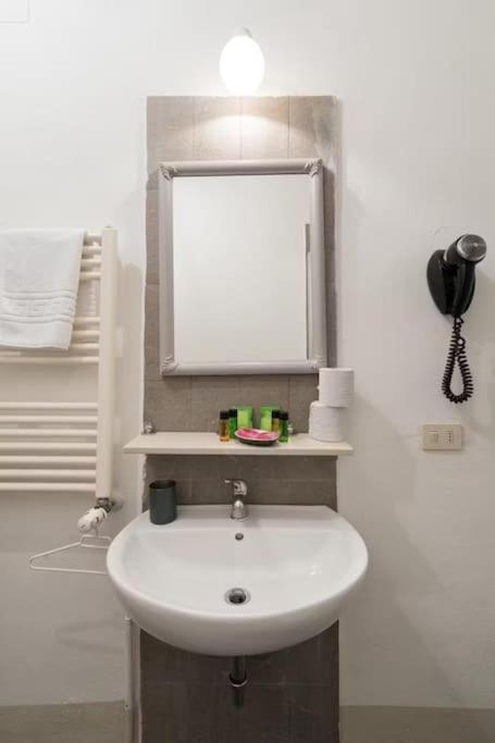 Apartamento F2 - Santa Croce One Bedroom Flat 2 To 4 Guests Florença