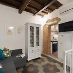 F2 - Santa Croce One Bedroom Flat 2 To 4 Guests