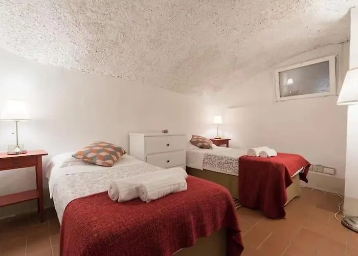 F2 - Santa Croce One Bedroom Flat 2 To 4 Guests